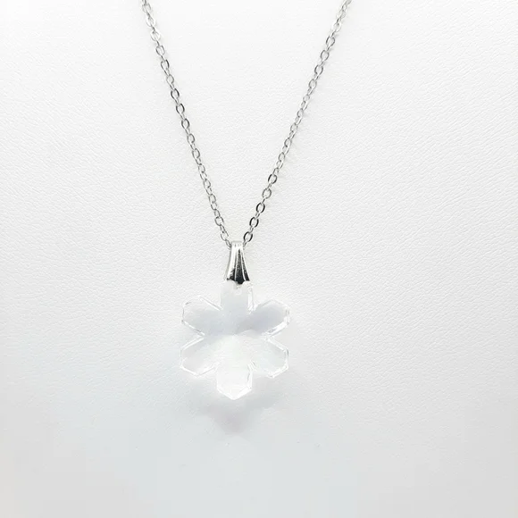 Snowflake 𝅺Swarovski Elements Crystal Necklace Winter Snow New - Picture 3 of 5